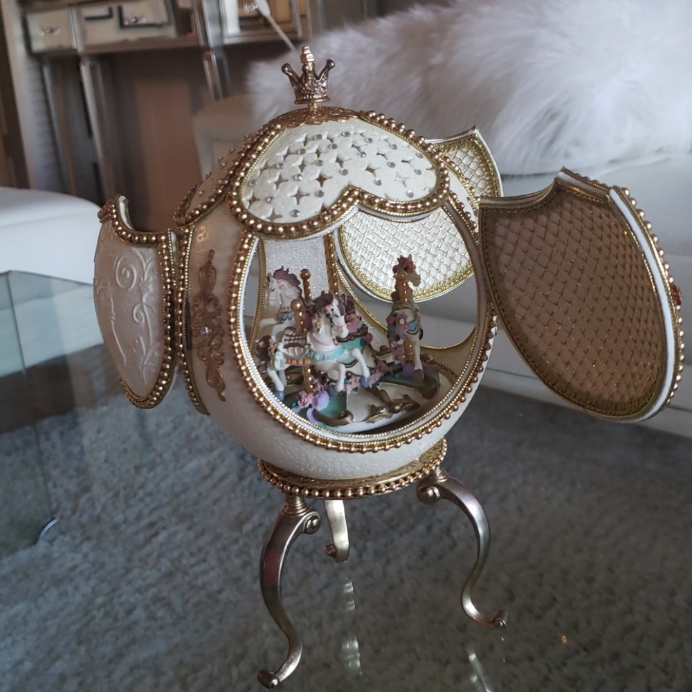 Original Authentic Kingspoint Design Egg music box